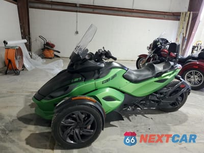 Trzecie zdjęcie samochodu z tyłu: 2013 CAN-AM SPYDER ROADSTER RS VIN:2BXNAAC13DV000221 - miniatura