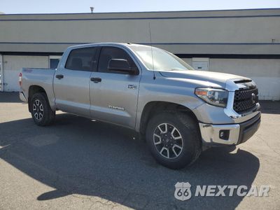 Czwarte zdjęcie samochodu z boku: 2018 TOYOTA TUNDRA CREWMAX SR5 VIN:5TFDY5F16JX730740 - miniatura