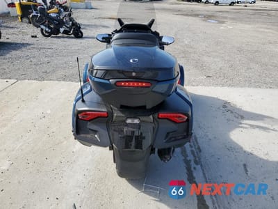 Czwarte zdjęcie samochodu z boku: 2021 CAN-AM SPYDER ROADSTER RT VIN:2BXNBDD48MV000433 - miniatura