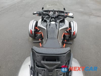 Zdjęcie 6 z 9 samochodu: 2016 CAN-AM SPYDER ROADSTER F3-T VIN:2BXREDD20GV003340 - miniatura