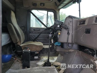Piąte zdjęcie samochodu w środku: 1997 INTERNATIONAL 9200 SEMI TRUCK VIN:2HSFMAHR1VC029232 - miniatura