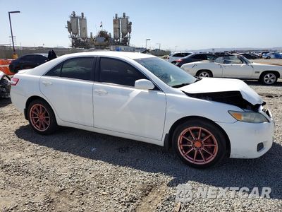 Czwarte zdjęcie samochodu z boku: 2011 TOYOTA CAMRY BASE VIN:4T4BF3EK4BR191602 - miniatura