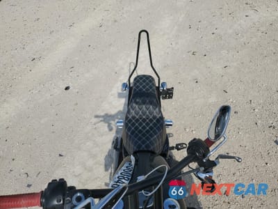 Piąte zdjęcie samochodu w środku: 2017 HARLEY-DAVIDSON FXDB DYNA STREET BOB VIN:1HD1GXM1XHC313481 - miniatura