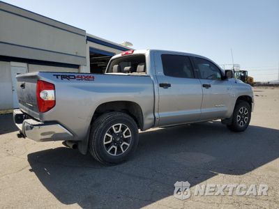 Trzecie zdjęcie samochodu z tyłu: 2018 TOYOTA TUNDRA CREWMAX SR5 VIN:5TFDY5F16JX730740 - miniatura