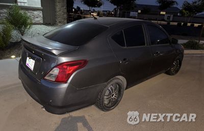 Czwarte zdjęcie samochodu z boku: 2016 NISSAN VERSA S VIN:3N1CN7AP3GL823735 - miniatura