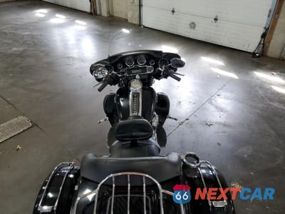 Zdjęcie 6 z 10 samochodu: 2011 HARLEY-DAVIDSON FLHTCUTG VIN:1HD1MAM11BB855250 - miniatura