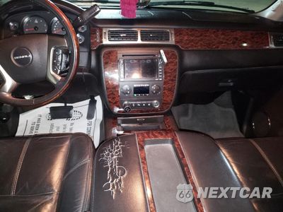 Zdjęcie 8 z 12 samochodu: 2007 GMC YUKON DENALI VIN:1GKFK63817J333034 - miniatura