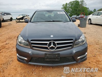 Piąte zdjęcie samochodu w środku: 2014 MERCEDES-BENZ C 250 VIN:WDDGF4HBXEA958726 - miniatura