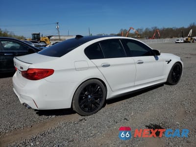 Trzecie zdjęcie samochodu z tyłu: 2018 BMW M5 VIN:WBSJF0C57JB282565 - miniatura