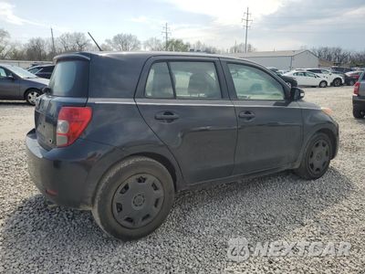 Trzecie zdjęcie samochodu z tyłu: 2010 TOYOTA SCION XD VIN:JTKKU4B47A1002949 - miniatura