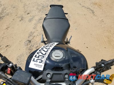 Piąte zdjęcie samochodu w środku: 2016 YAMAHA FZ09 C VIN:JYARN33Y3GA002434 - miniatura