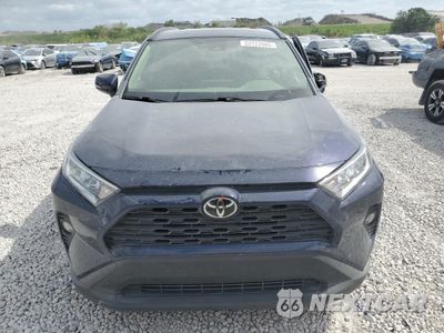 Piąte zdjęcie samochodu w środku: 2020 TOYOTA RAV4 XLE VIN:JTMP1RFV1LJ026625 - miniatura