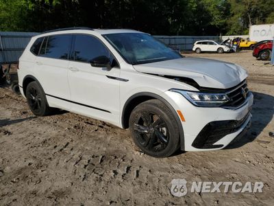 Czwarte zdjęcie samochodu z boku: 2023 VOLKSWAGEN TIGUAN SE R-LINE BLACK VIN:3VVCB7AX6PM012271 - miniatura