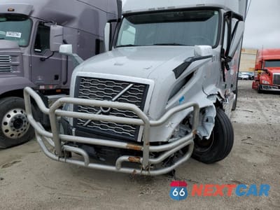 Zdjęcie 9 z 10 samochodu: 2022 VOLVO VN VNL VIN:4V4NC9EJ6NN603570 - miniatura