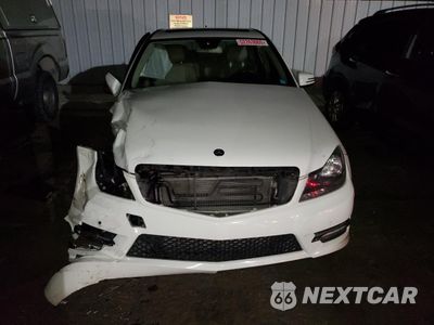 Piąte zdjęcie samochodu w środku: 2012 MERCEDES-BENZ C 250 VIN:WDDGF4HB0CA634553 - miniatura