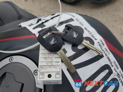 Zdjęcie 8 z 9 samochodu: 2019 HONDA CBR500 RA VIN:MLHPC6251K5000187 - miniatura