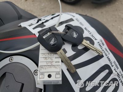 Zdjęcie 8 z 9 samochodu: 2019 HONDA CBR500 RA VIN:MLHPC6251K5000187 - miniatura