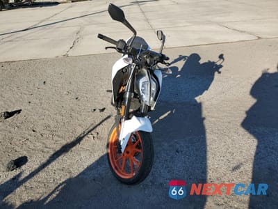 Drugie zdjęcie samochodu z przodu: 2020 KTM 390 DUKE VIN:MD2JPJ403LC268974 - miniatura
