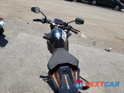 Zdjęcie 6 z 11 samochodu: 2023 KTM 890 DUKE R VIN:VBKTU9402PM848804 - miniatura