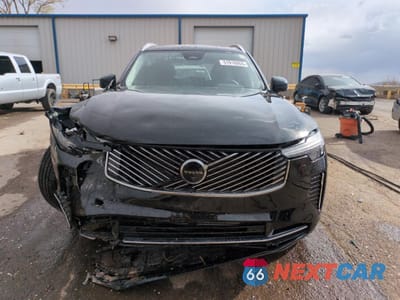 Piąte zdjęcie samochodu w środku: 2025 VOLVO XC90 PLUS VIN:YV4H60PB8S1350320 - miniatura