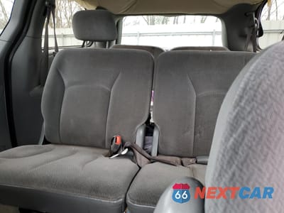 Zdjęcie 10 z 13 samochodu: 2004 DODGE GRAND CARAVAN SXT VIN:2D8GP44L94R618291 - miniatura