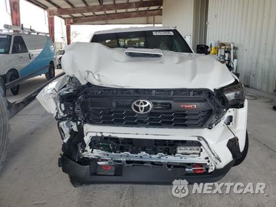 Piąte zdjęcie samochodu w środku: 2024 TOYOTA TACOMA DOUBLE CAB VIN:3TYKB5FN9RT012164 - miniatura