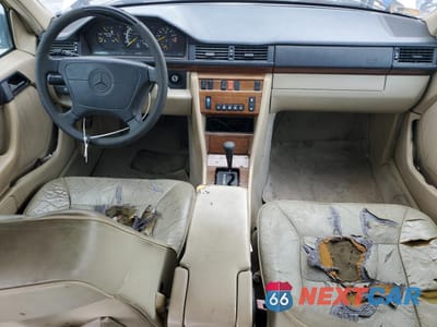 Zdjęcie 8 z 12 samochodu: 1993 MERCEDES-BENZ 300 E VIN:WDBEA32E4PB977085 - miniatura