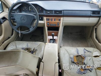 Zdjęcie 8 z 12 samochodu: 1993 MERCEDES-BENZ 300 E VIN:WDBEA32E4PB977085 - miniatura