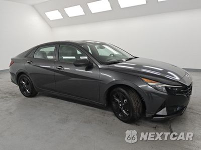 Czwarte zdjęcie samochodu z boku: 2021 HYUNDAI ELANTRA SEL VIN:5NPLM4AG4MH023584 - miniatura