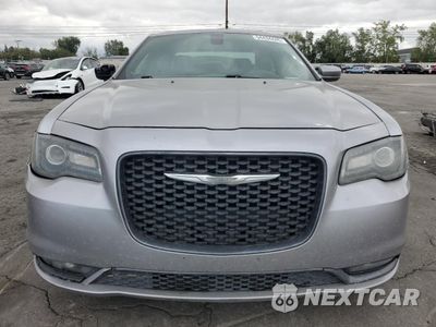 Piąte zdjęcie samochodu w środku: 2018 CHRYSLER 300 S VIN:2C3CCABG0JH214198 - miniatura