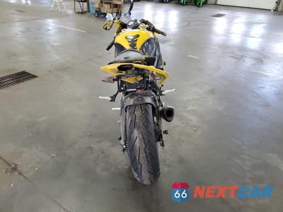 Czwarte zdjęcie samochodu z boku: 2011 BMW S 1000 RR VIN:WB1051706BZV43233 - miniatura