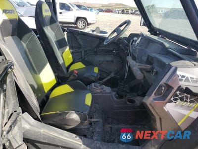 Piąte zdjęcie samochodu w środku: 2017 POLARIS RZR 4 900 EPS VIN:3NSVCE873HH006564 - miniatura