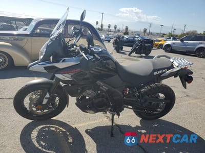 Trzecie zdjęcie samochodu z tyłu: 2018 SUZUKI DL1000 A VIN:JS1VU51A6J2100926 - miniatura