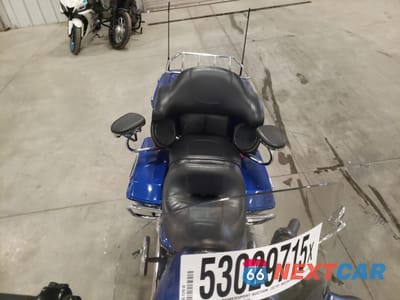 Piąte zdjęcie samochodu w środku: 2010 HARLEY-DAVIDSON FLHTK VIN:1HD1KEM15AB674776 - miniatura