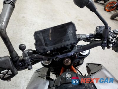 Zdjęcie 7 z 8 samochodu: 2021 KTM 390 DUKE VIN:MD2JPJ407MC256912 - miniatura