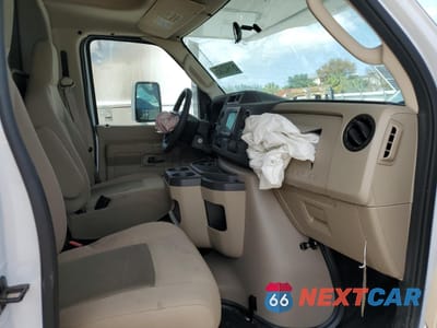 Piąte zdjęcie samochodu w środku: 2025 FORD ECONOLINE E350 SUPER DUTY CUTAWAY VAN VIN:1FDWE3FN1SDD25182 - miniatura
