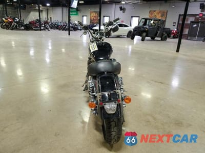 Czwarte zdjęcie samochodu z boku: 2014 HARLEY-DAVIDSON XL1200 C VIN:1HD1CT313EC414427 - miniatura