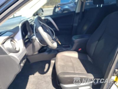 Zdjęcie 7 z 16 samochodu: 2017 TOYOTA RAV4 LE VIN:JTMBFREV5HJ109401 - miniatura