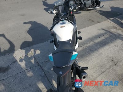 Zdjęcie 6 z 10 samochodu: 2024 YAMAHA YZFR3 A VIN:MH3RH18Y2RK014534 - miniatura