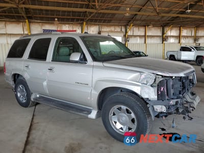 Czwarte zdjęcie samochodu z boku: 2004 CADILLAC ESCALADE LUXURY VIN:1GYEK63N44R139313 - miniatura
