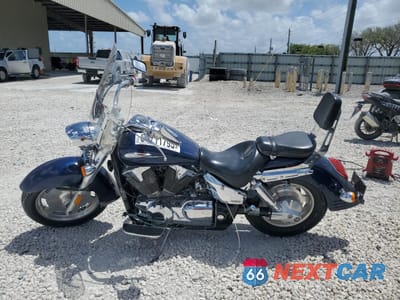 Trzecie zdjęcie samochodu z tyłu: 2008 HONDA VTX1300 R VIN:1HFSC52658A500939 - miniatura
