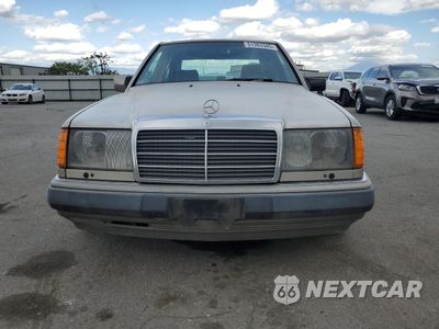 Piąte zdjęcie samochodu w środku: 1993 MERCEDES-BENZ 300 E VIN:WDBEA32E4PB977085 - miniatura