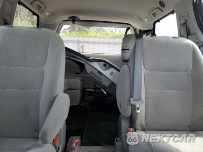 Zdjęcie 10 z 14 samochodu: 2018 TOYOTA SIENNA LE VIN:5TDKZ3DC0JS932315 - miniatura