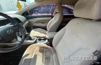 Piąte zdjęcie samochodu w środku: 2019 HYUNDAI ELANTRA SEL VIN:KMHD84LF3KU770704 - miniatura