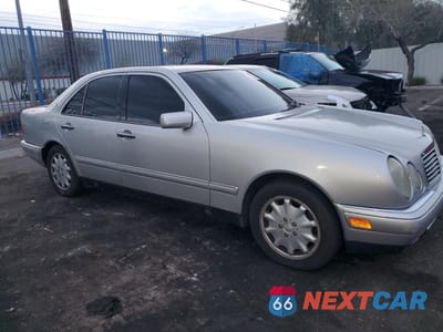 Czwarte zdjęcie samochodu z boku: 1998 MERCEDES-BENZ E 320 VIN:WDBJF65F4WA571172 - miniatura