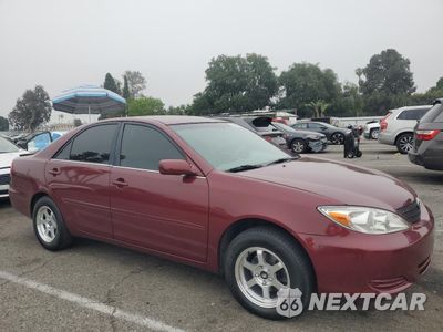 Czwarte zdjęcie samochodu z boku: 2002 TOYOTA CAMRY LE VIN:4T1BE32K12U057891 - miniatura