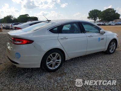 Trzecie zdjęcie samochodu z tyłu: 2018 FORD FUSION SE HYBRID VIN:3FA6P0LU4JR129936 - miniatura