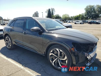 Czwarte zdjęcie samochodu z boku: 2024 AUDI Q8 E-TRON PREMIUM PLUS VIN:WA15AAGE6RB056241 - miniatura