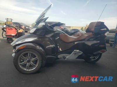 Trzecie zdjęcie samochodu z tyłu: 2012 CAN-AM SPYDER ROADSTER RT-LTD VIN:2BXJBRC13CV000583 - miniatura