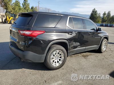 Trzecie zdjęcie samochodu z tyłu: 2018 CHEVROLET TRAVERSE LS VIN:1GNERFKW5JJ244942 - miniatura